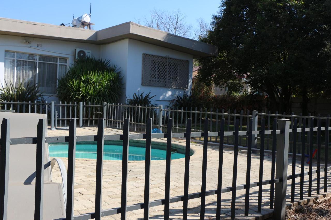 Indigo Moon Guesthouse Lichtenburg Exterior foto