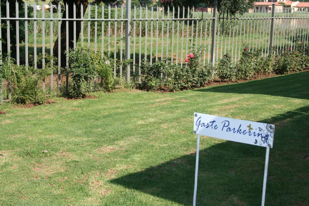 Indigo Moon Guesthouse Lichtenburg Exterior foto
